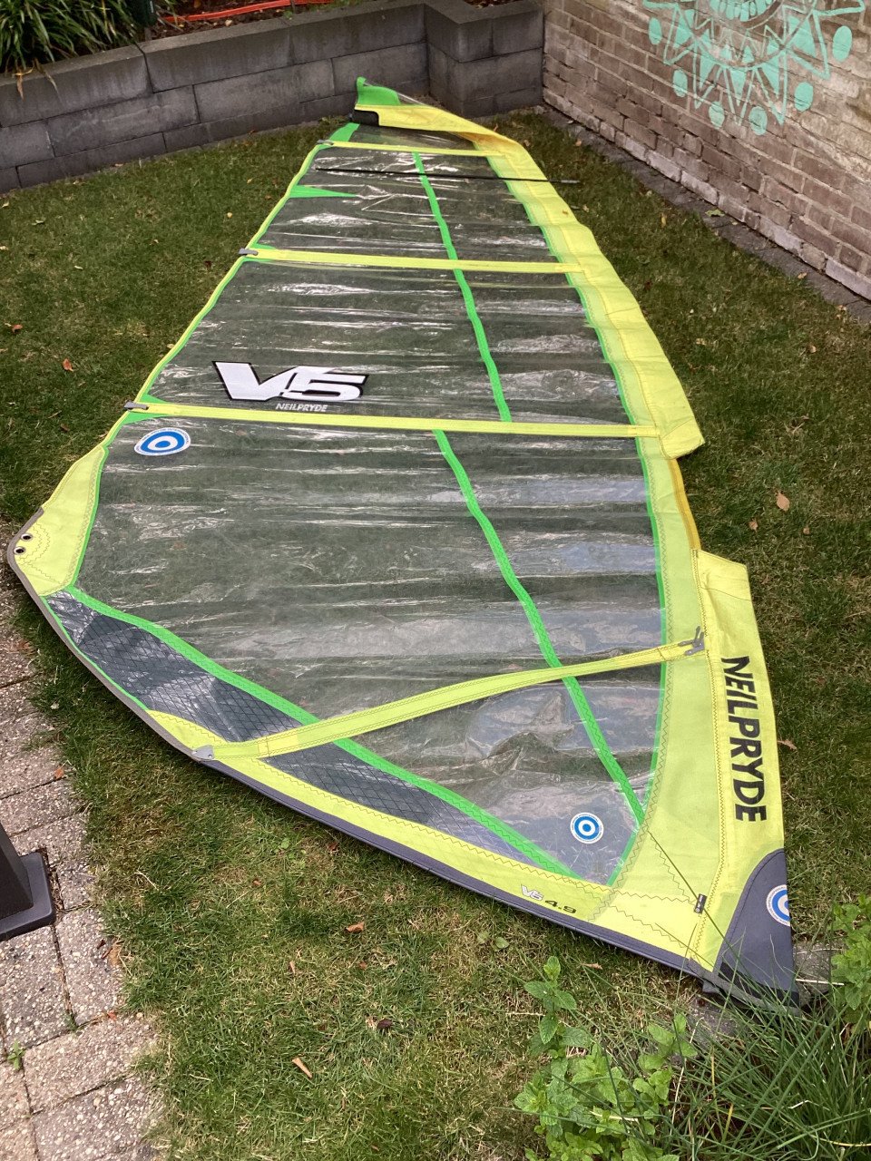 Surfboard en zeilen