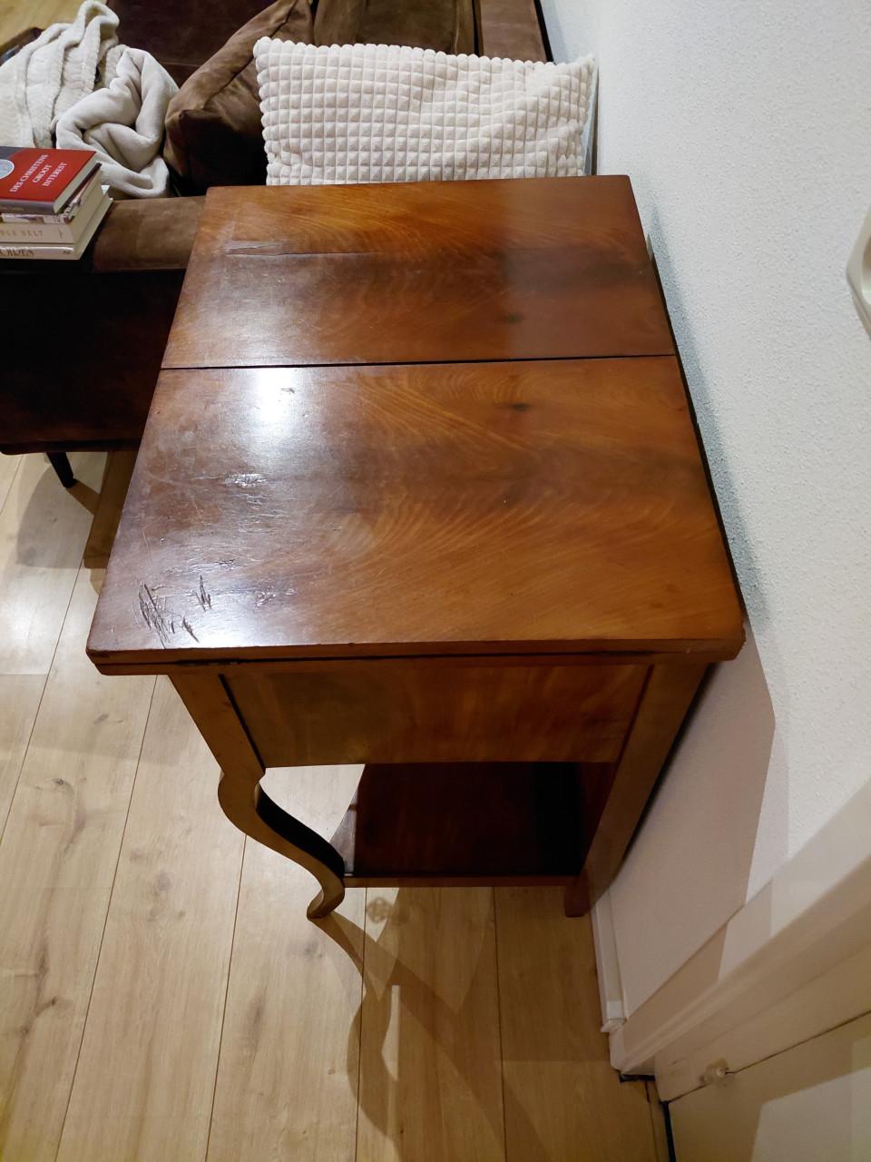 Brocant kastje met speelblad