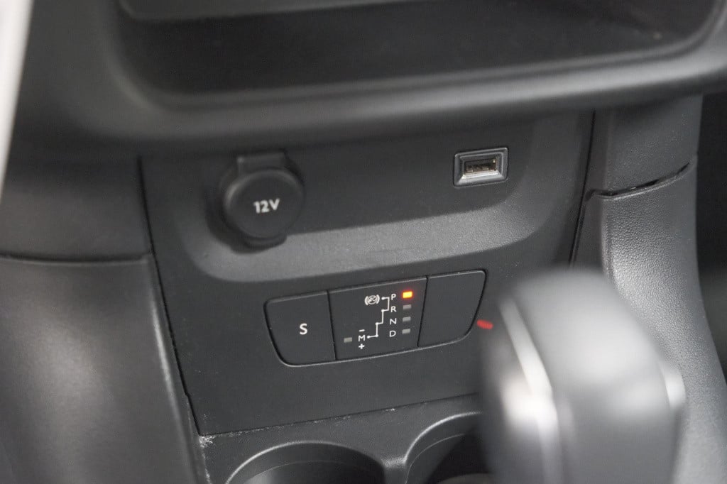 Citroen C3 puretech 110 s&s shine | camera | navigatie | apple carplay | pa