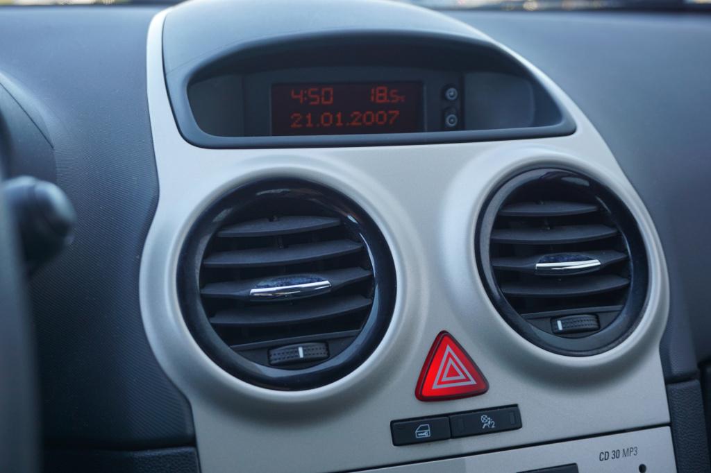 Opel Corsa 1.4-16v enjoy airco / cruise / elektr. ramen / lm velgen /  nap