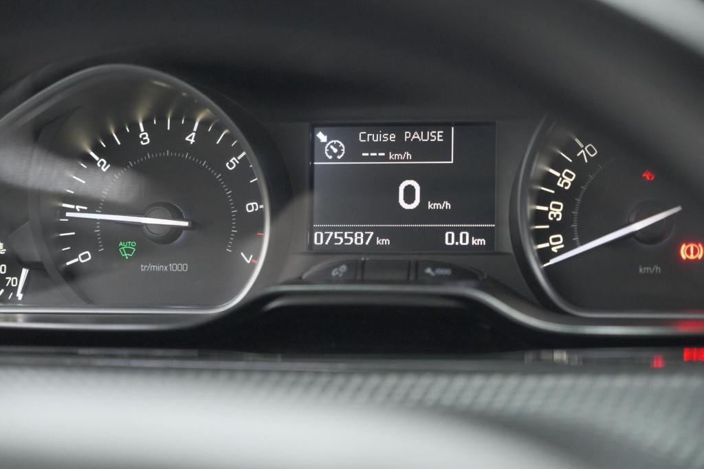 Peugeot 208 puretech 110 tech edition | camera | apple carplay | parkeersen