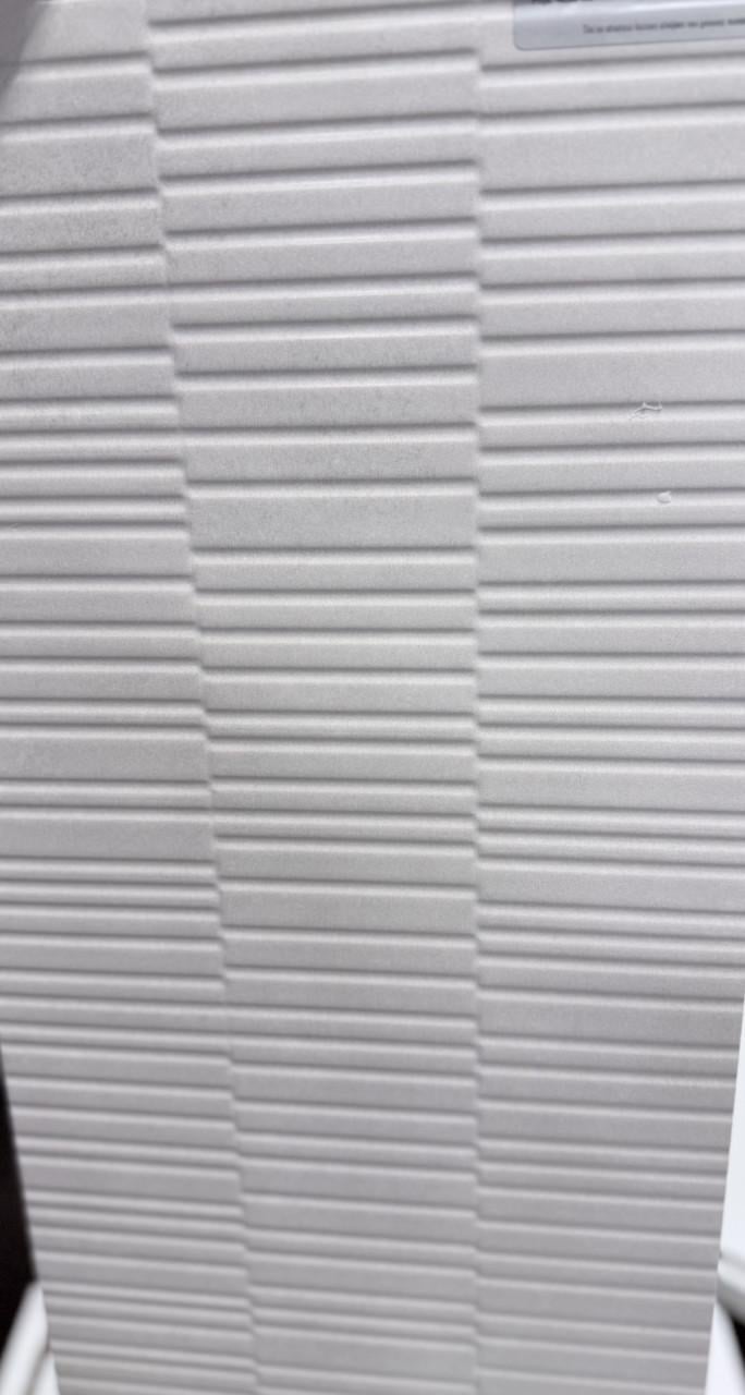 Witte wandtegels met reliëf 30 x 90