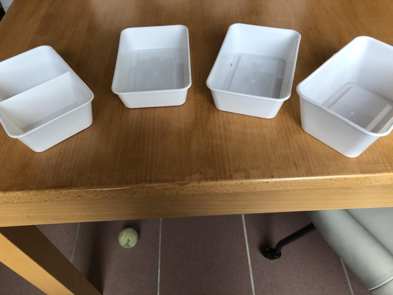 Te koop doosjes met dekseltjes.(z.g.a.n.).