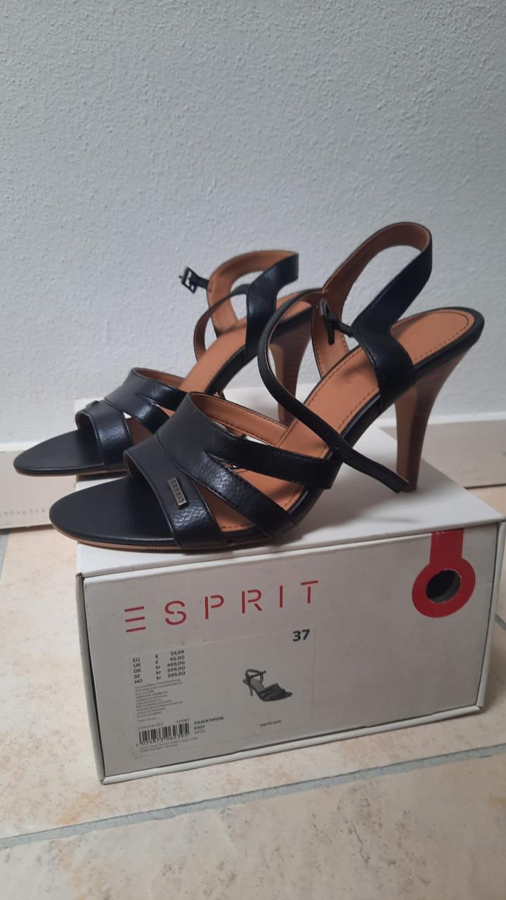 Esprit sandaaltjes met hak