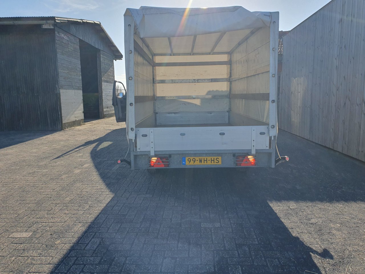 Aanhanger met huifopbouw
