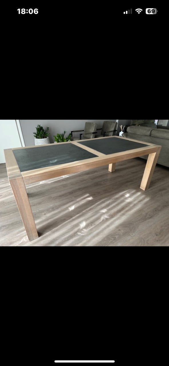 Massief eiken meubels + moderne verlichting