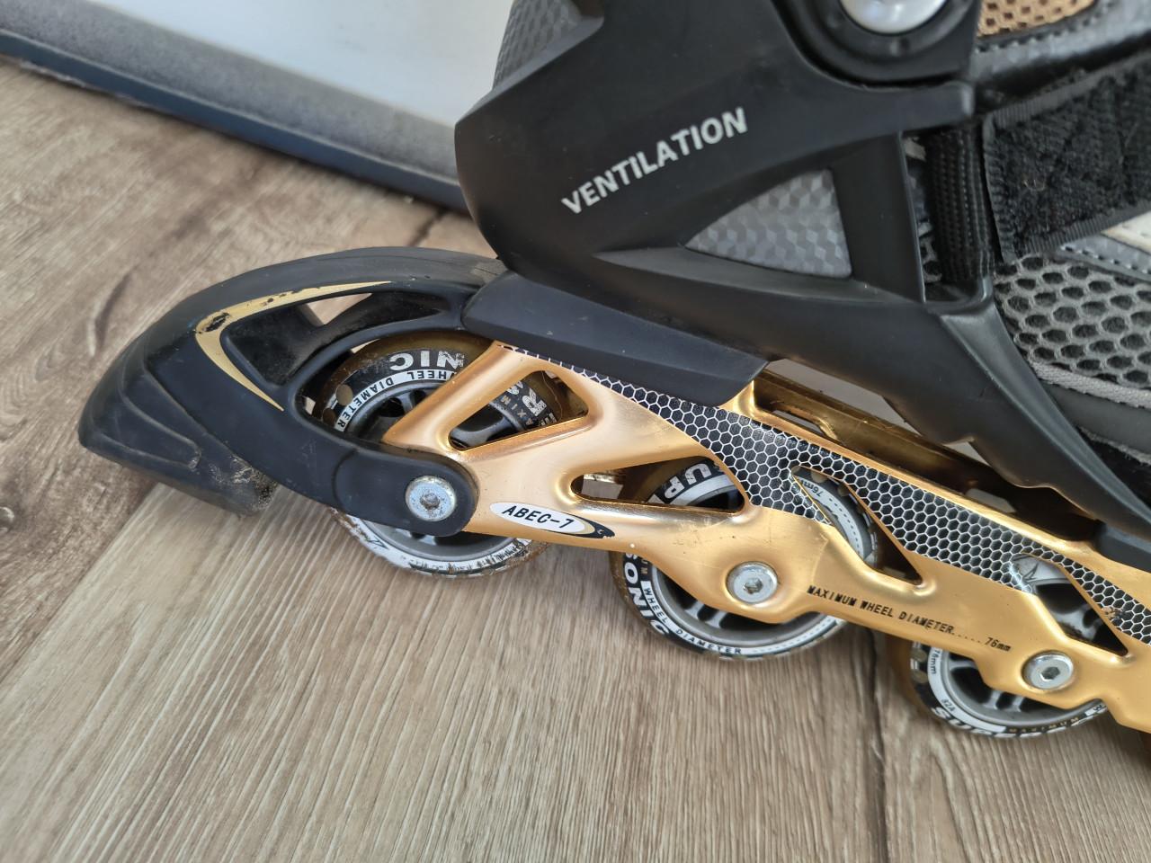 Prachtige skeelers van Dutchy, maat 38. Skates zwart goud.