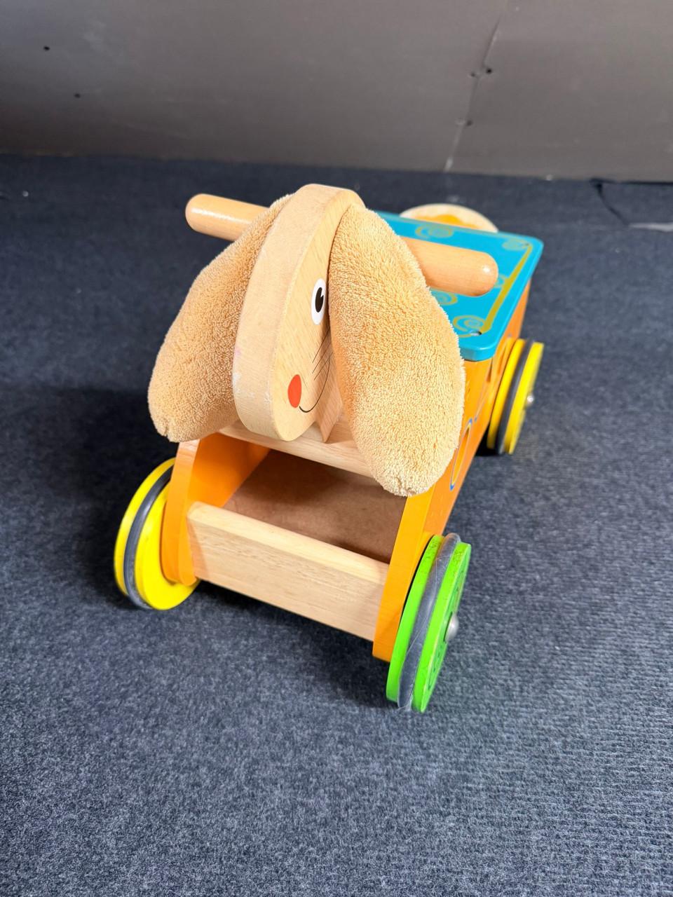 Houten loopwagen