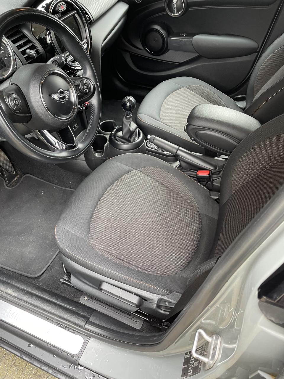 Te koop MINI Cooper 1.5 Business (origineel NL, 5-deurs, BT, Navi)