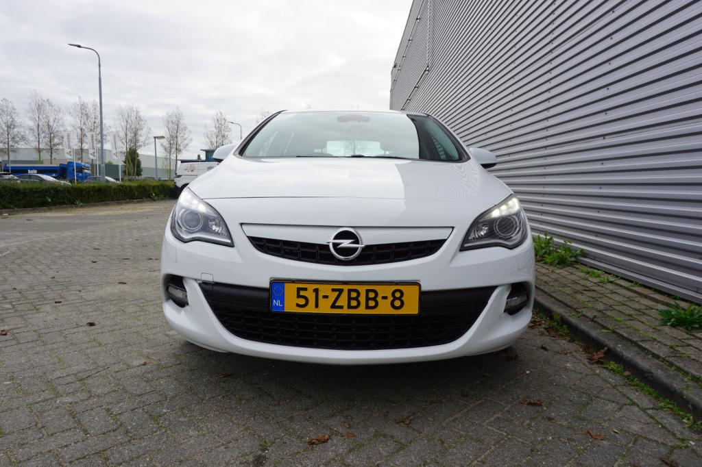Opel Astra 1.4 turbo gt airco / navi / cruise / parkeers. / elektr. ramen /