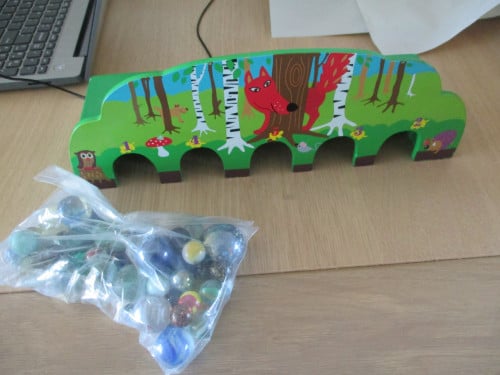 Knikkerspel met knikkers