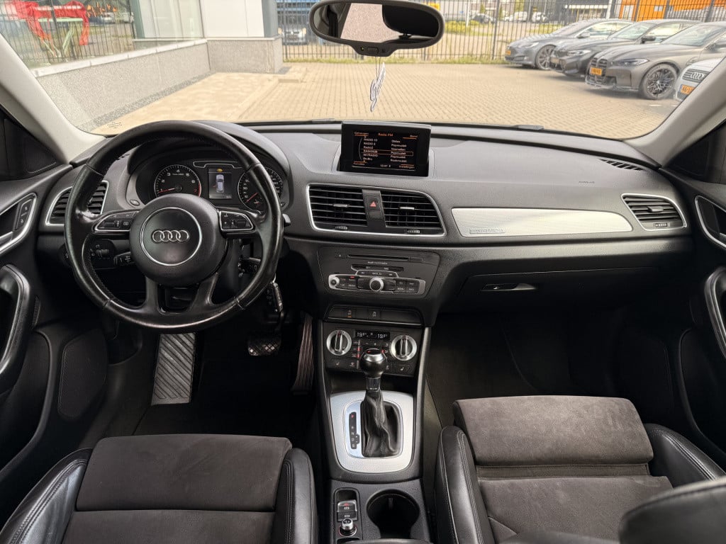 Audi Q3 2.0 tfsi quattro | afn trekhaal | stoelverwarming | half leder | pa