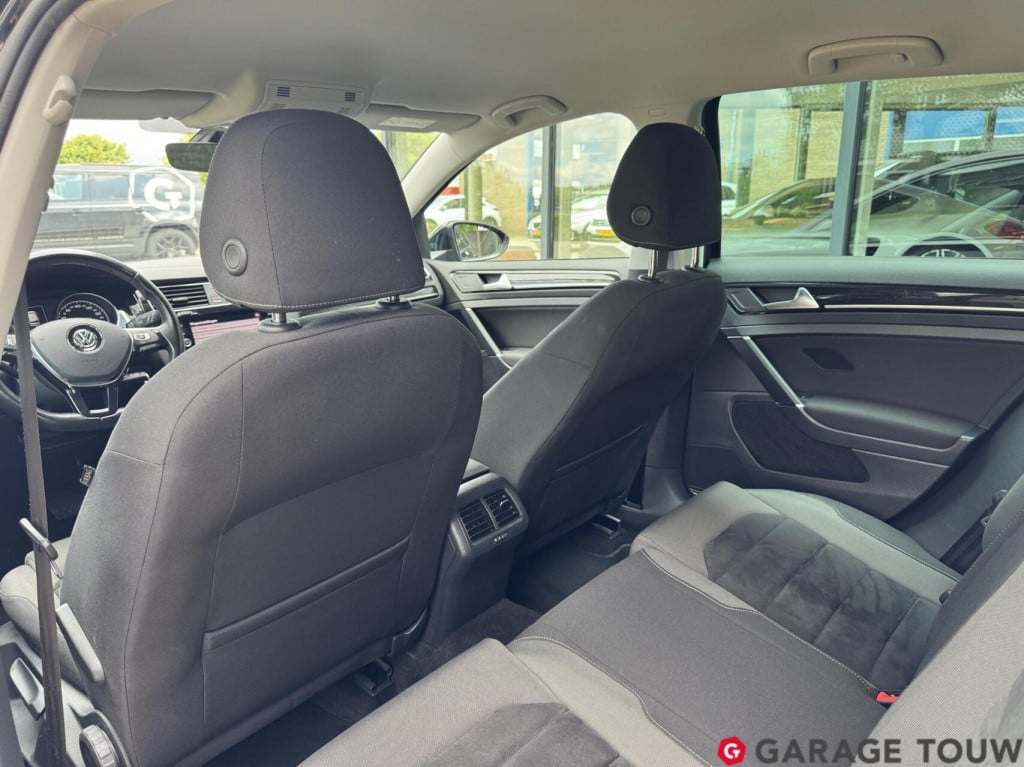 Volkswagen Golf 1.5 tsi highline business r dsg 150pk