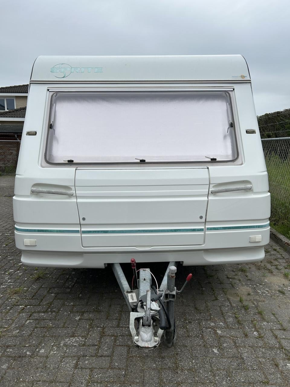 Frisse caravan SPRITE EK390 compleet met voortent en luifel