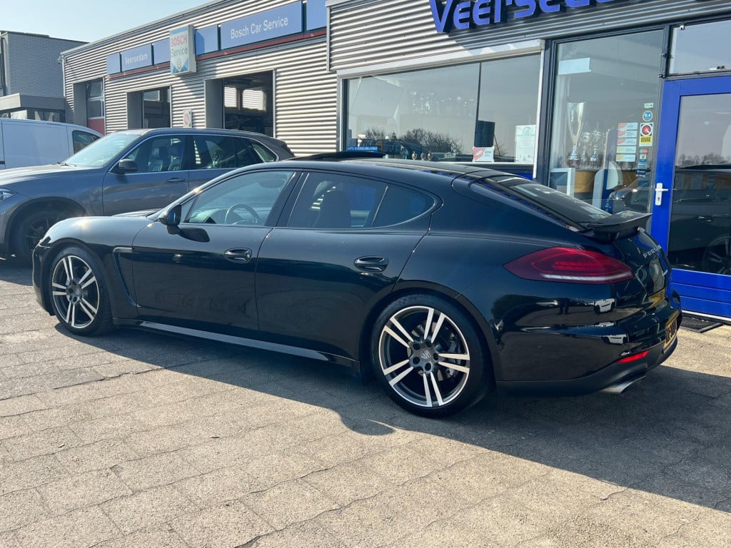 Porsche Panamera schuif/kanteldak, leer, navi, afn. trekhaak enz...