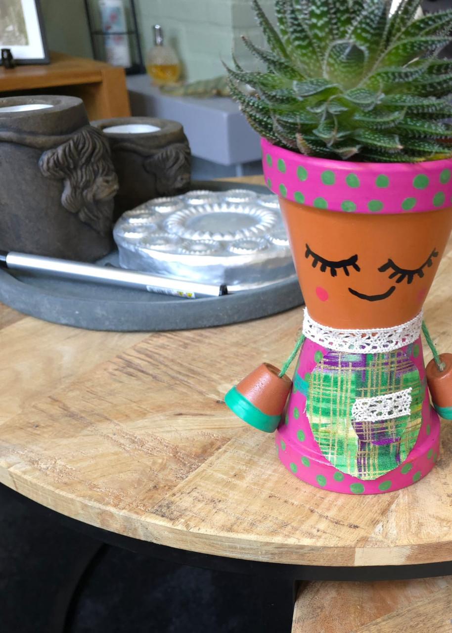 Knutselen met allerlei materiaal, maandelijkseWorkshops voor jong en oud,