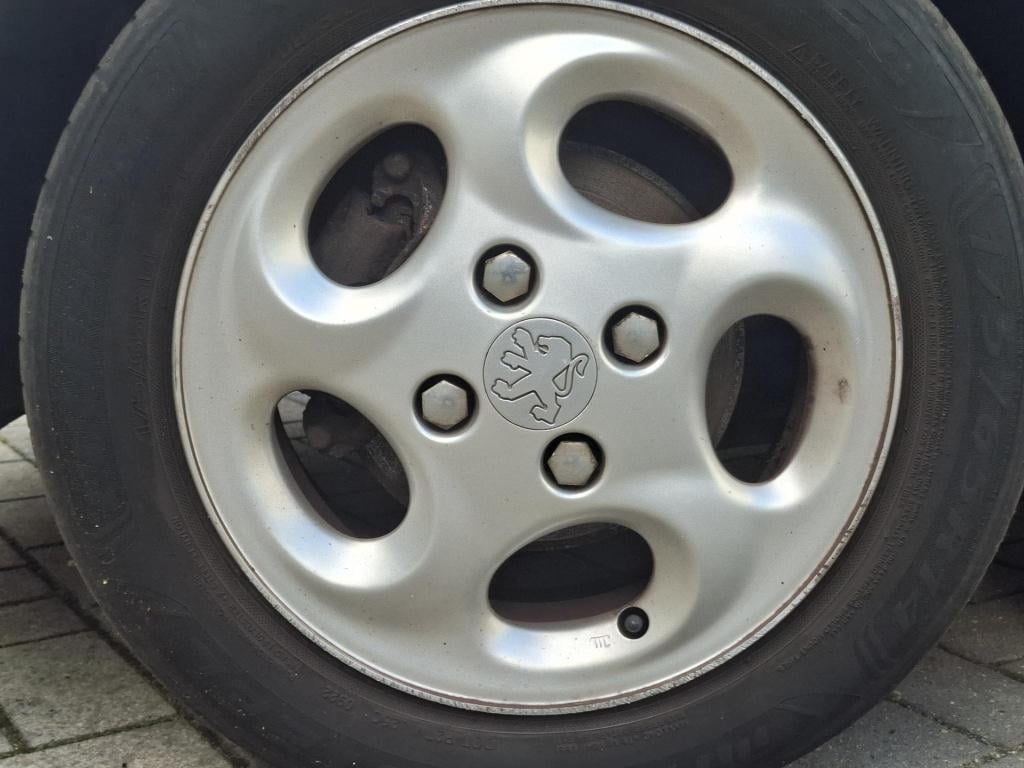 Peugeot 206 1.4i x-line lmv/trekhaak nieuwe apk