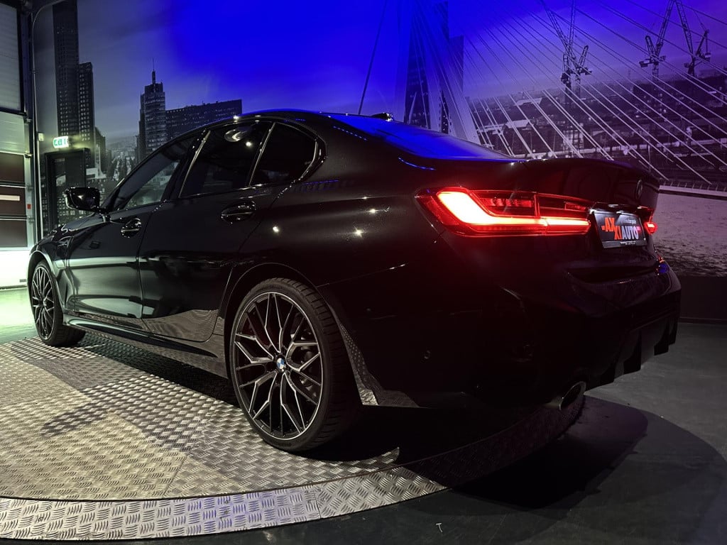 BMW 3-serie 330e m-sport *schuifdak*acc*harmankardon*