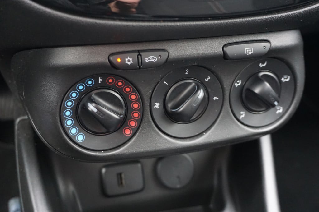 Opel Corsa 1.4 online edition airco / cruise / carplay / elektr. ramen / na