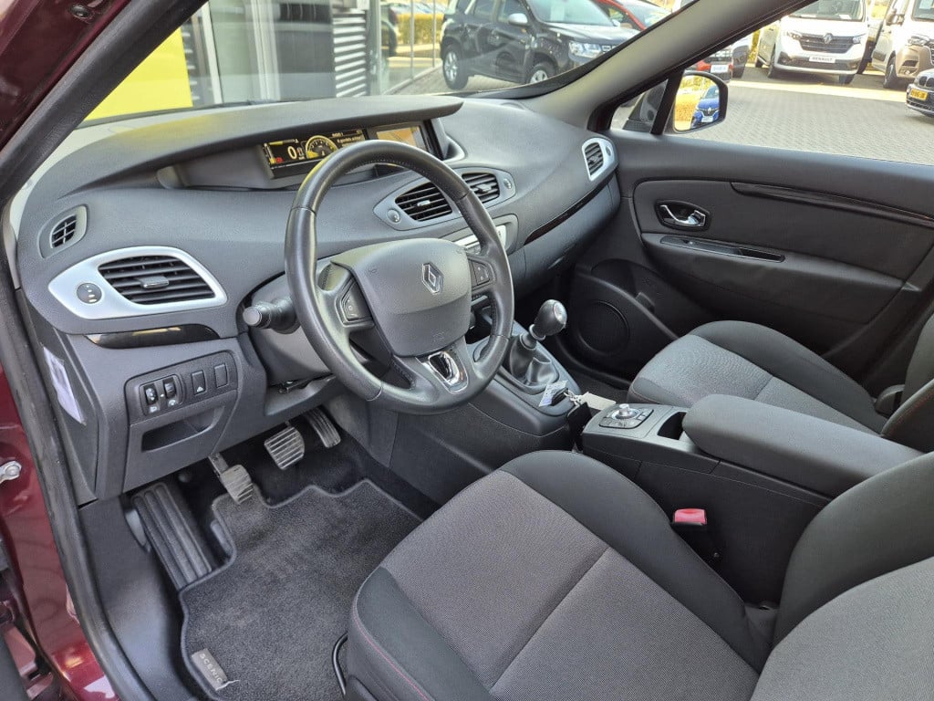 Renault Scenic 1.6 110 expression navigatie, clima, trekhaak, all seasonban
