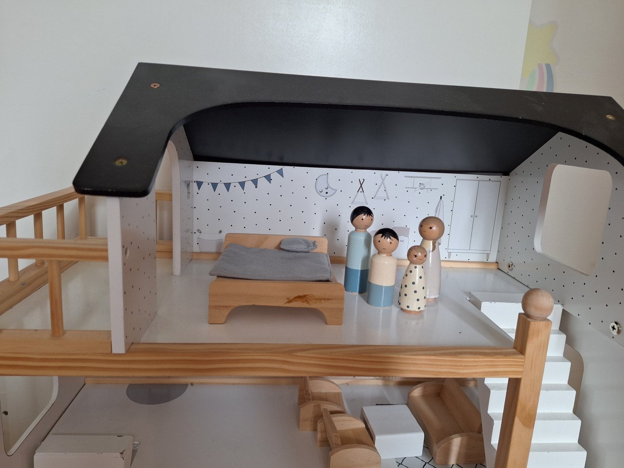 Groot houten poppenhuis