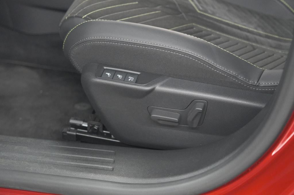 Peugeot 2008 puretech 130 eat8 gt | 360 camera | stoelmassage | adaptieve c