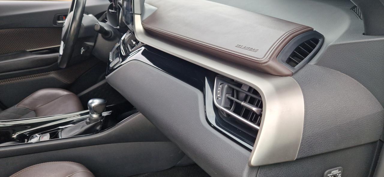 Toyota chr 1.8 hybride bi-tone plus,trekhaak,leder,led