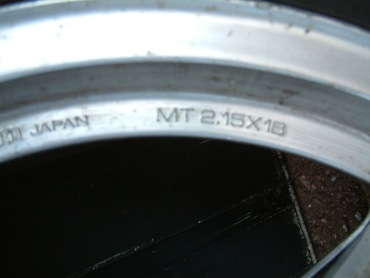 Boomerang en comstar  zwart en blank  wielen honda  1980 /1984  bol dor