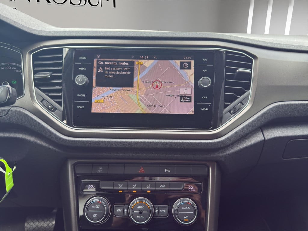 Volkswagen T-roc 1.5 tsi style dsg navigatie | two tone | parkeer v+a | aut