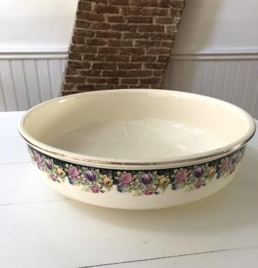 Mooie oude brocante lampet schaal met bloemenrand
