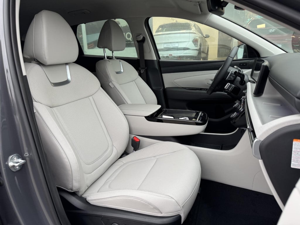 Hyundai Tucson Hybrid 1.6 t-gdi hev premium light grey interior