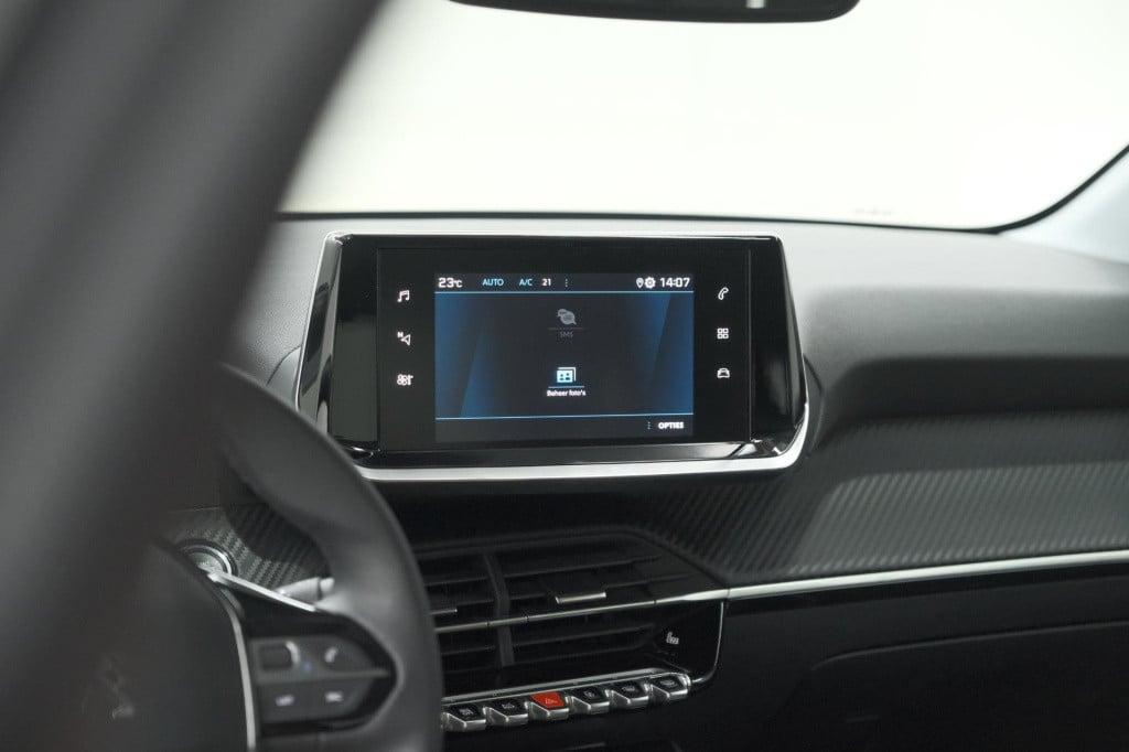 Peugeot 208 puretech 100 allure pack | camera | apple carplay | stoelverwar