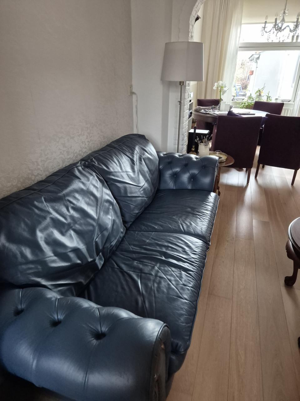 Lederen Chesterfield bank