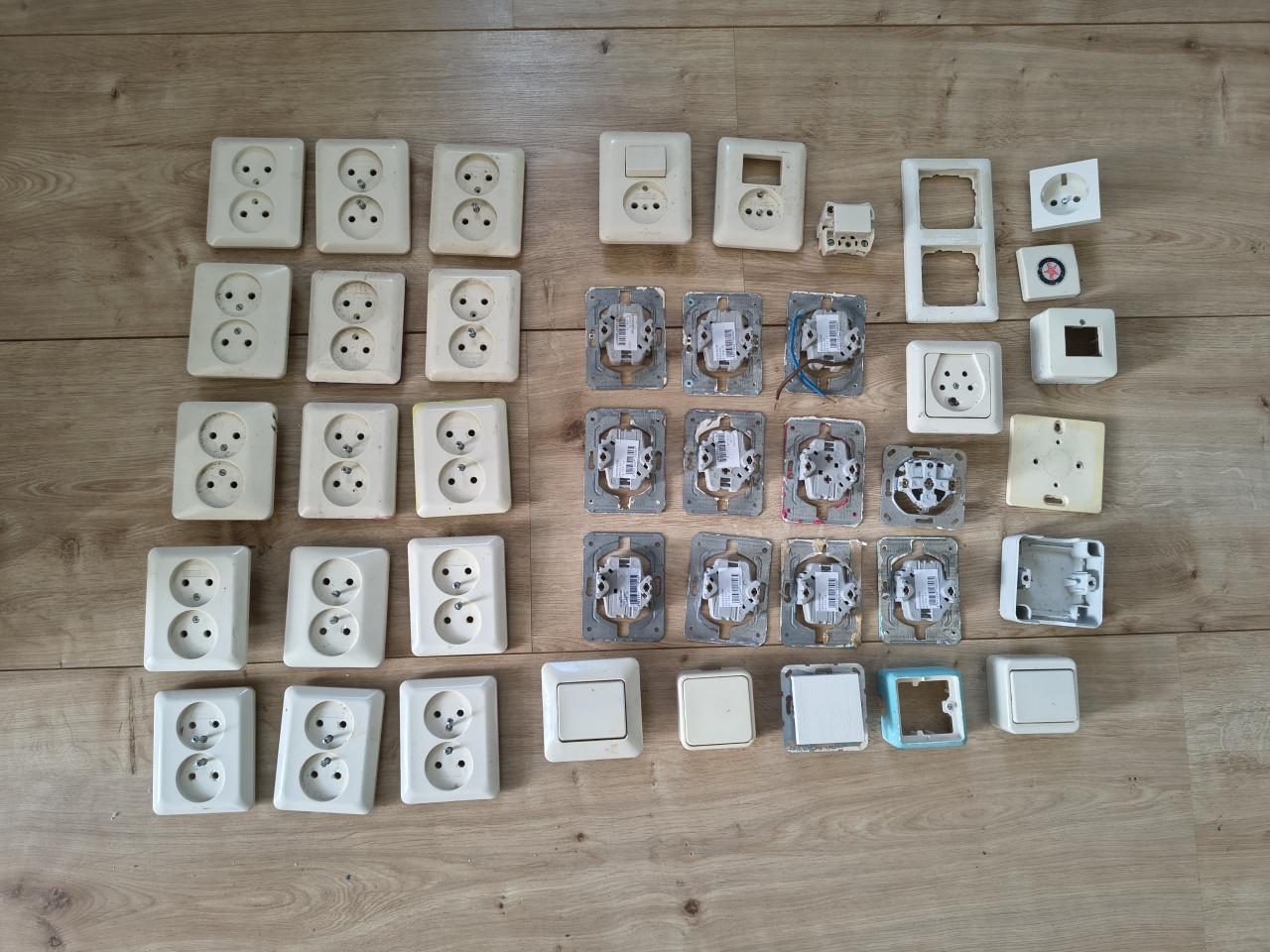 Partij Berker schakelmateriaal roomwit, crème. Stopcontacten.