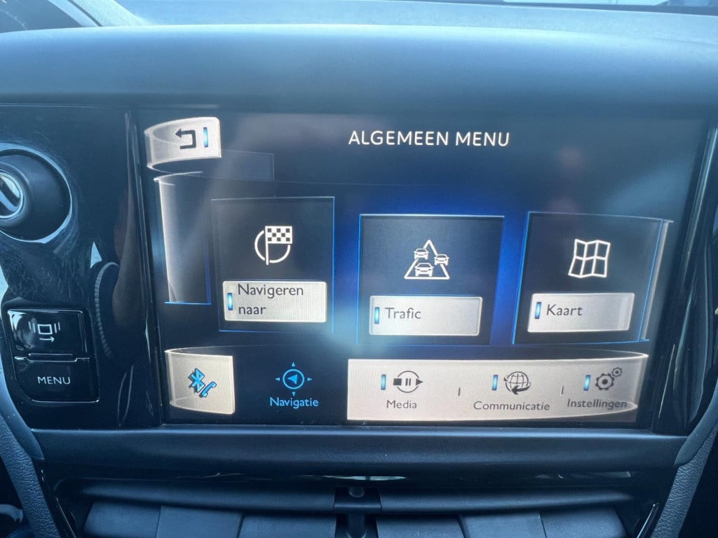 Peugeot 208 1.2 vti envy, navi, trekhaak enz...