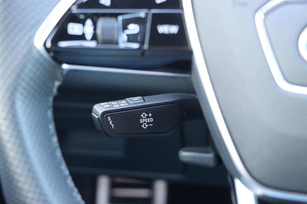 Audi A6 avant 55 tfsi e quattro s edition competition 367pk s-tr