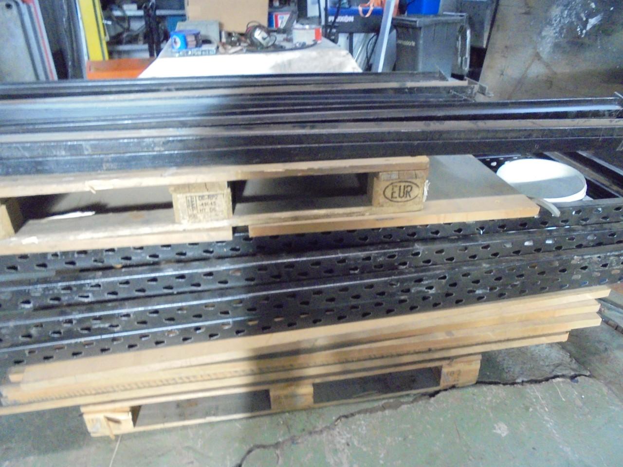 Te koop een professionelen stelling voor opslag van zware producten