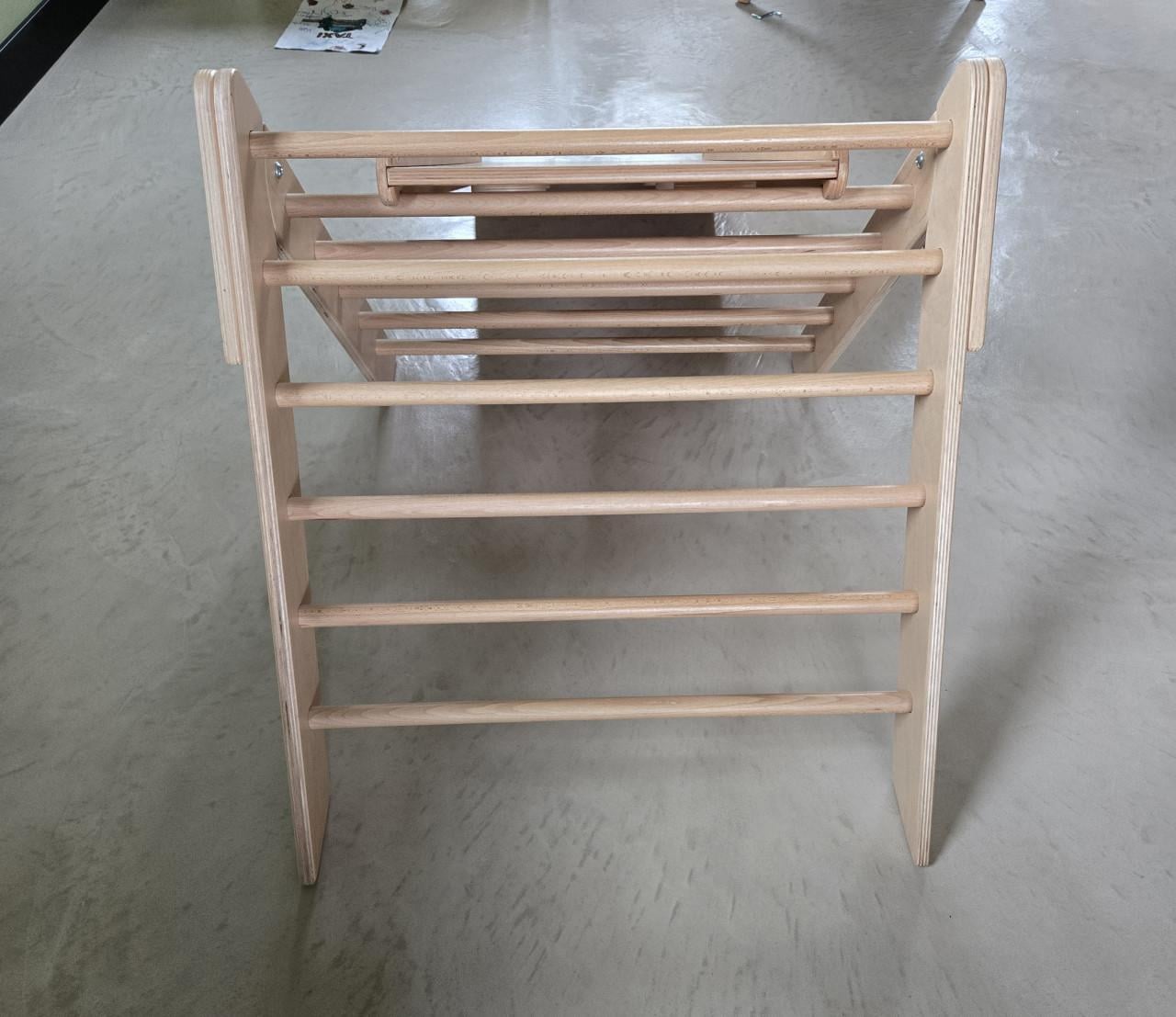 Houten glijbaan binnen