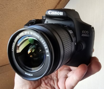 Canon 2000D spiegelreflex camera "gereserveerd"