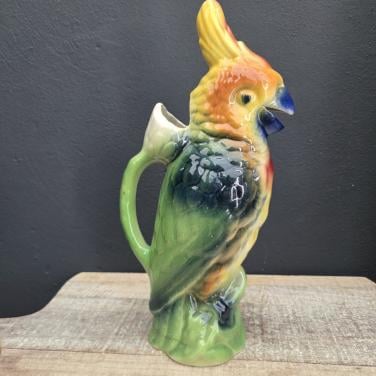 Brocante barbotine aardewerk waterkan van St Clement, papegaai