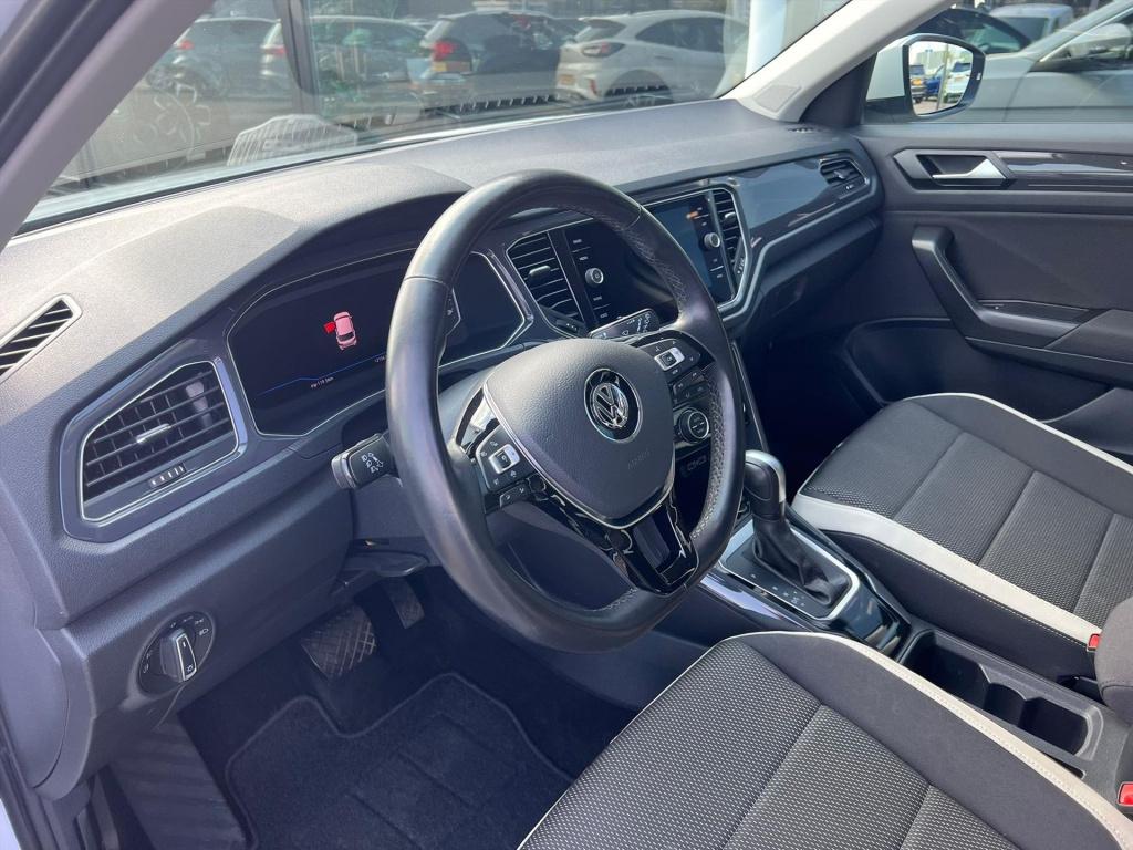 Volkswagen T-roc 1.5 tsi 150pk t-roc sport | dsg | trekhaak | led