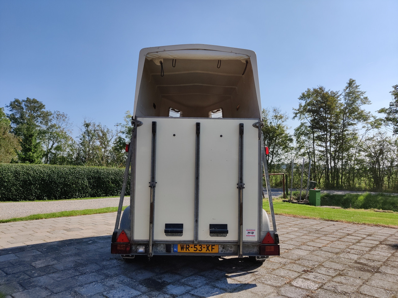Titan 1,5 paard trailer met zadelkamer