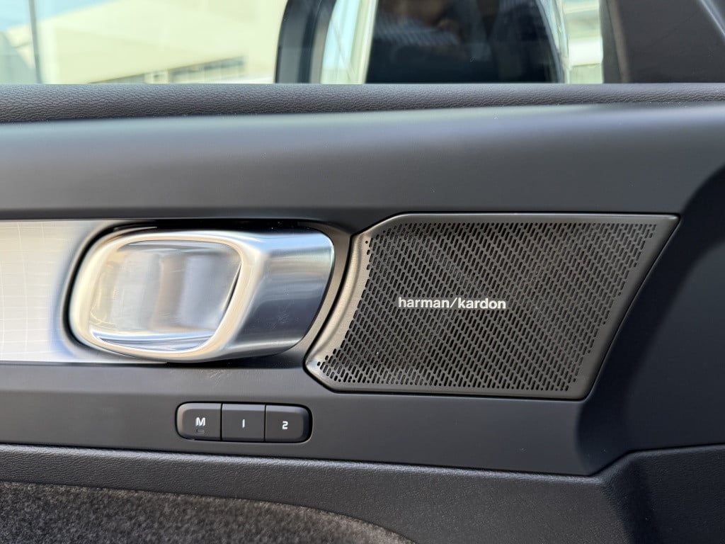 Volvo XC40 b4 197pk plus dark |adap.cruise| trekhaak | camera| elektrische