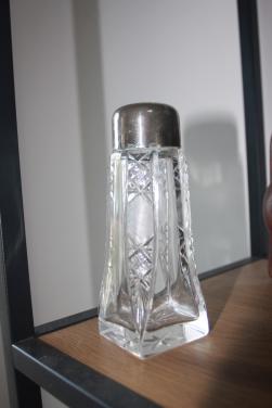Geslepen glazen zoutvaatje 14 cm hoog