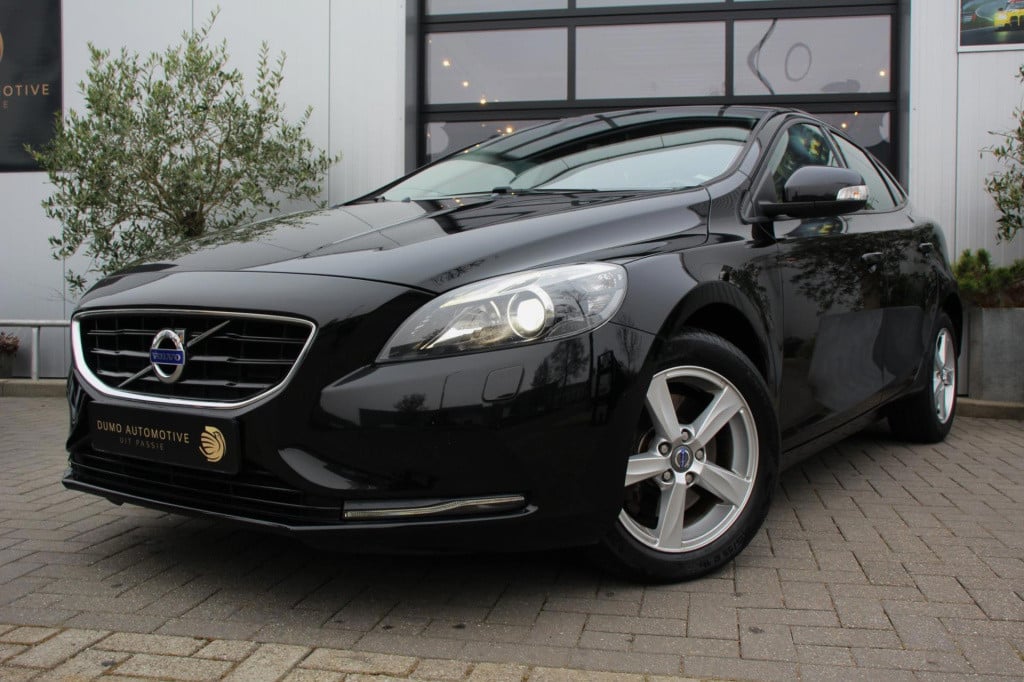 Volvo V40 1.6 t2 you! - xenon - cruise - pdc - high perf audio - dealer oh!