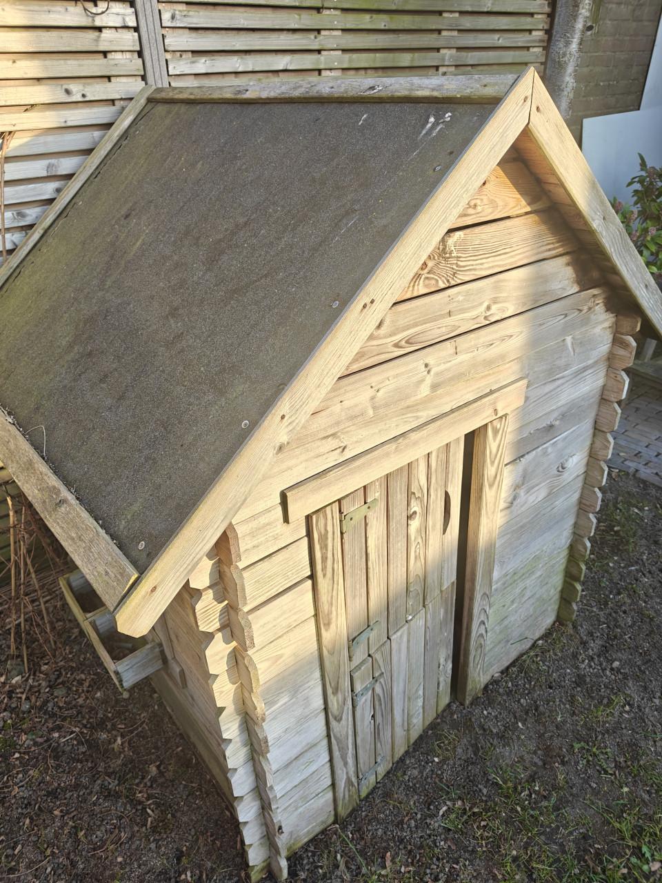 Houten speelhuisje kids ongeveer 3 jaar oud, behoorlijke staat