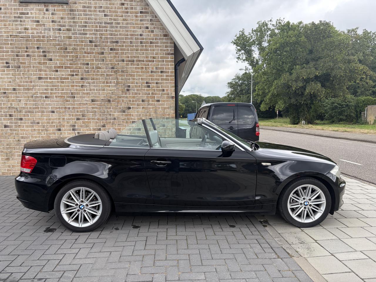 BMW 1-serie Cabrio 118i Airco PDC 2008 Boekjes