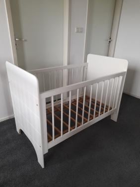 Ledikantje ( in goede staat ) 60 x 120