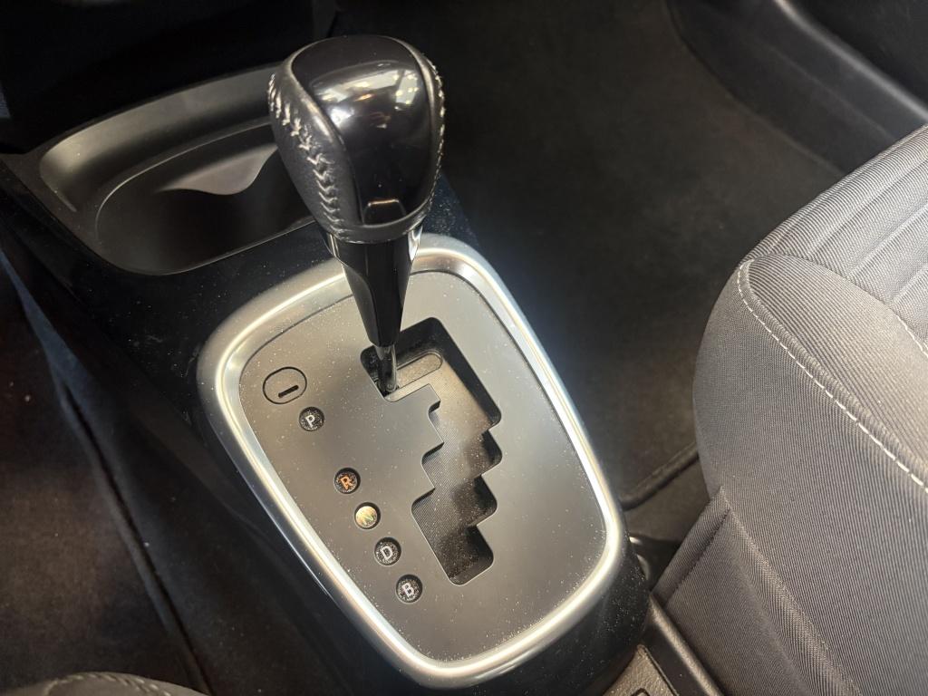 Toyota Yaris 1.5 hybrid bi-tone