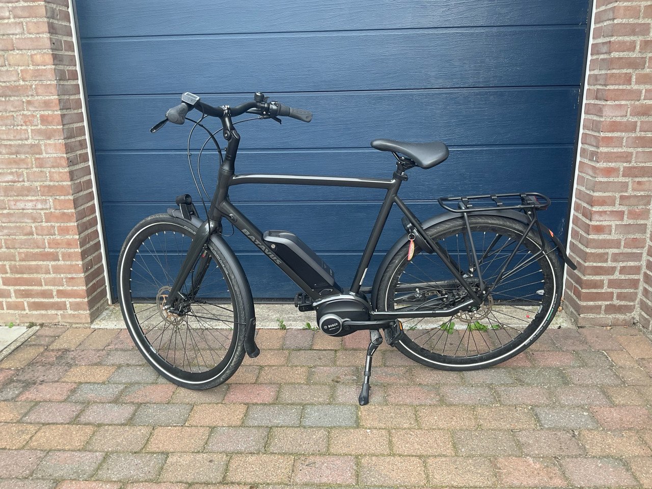 Keurig nette Batavus elektrische heren fiets met Bosch middenmoter.